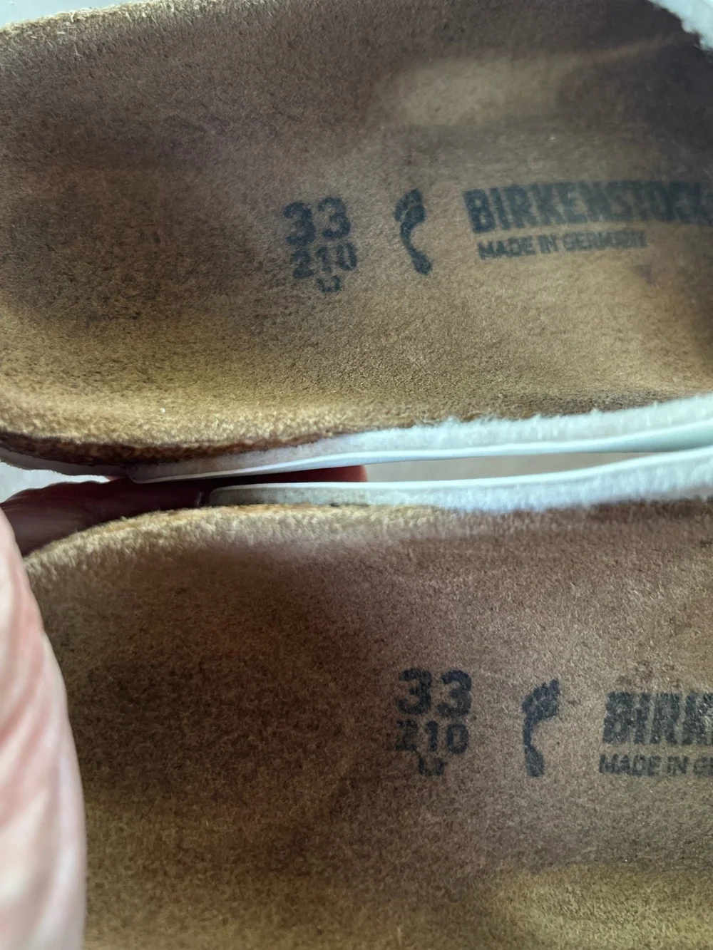 Birkenstock Arizona White Kids Two-Strap Sandals size 2(33))